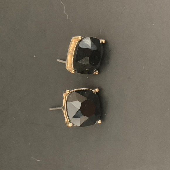 Black and gold stud earrings - Picture 2 of 2
